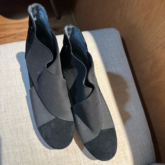 Sacha London booties size 8.5 in black with elastic detailing - Picture 2 of 7